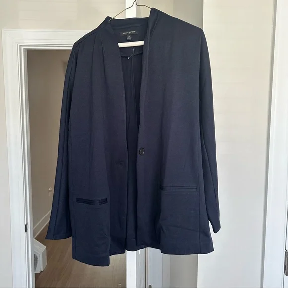 NWOT | Banana Republic textured nailhead blazer, size M - Picture 3 of 6